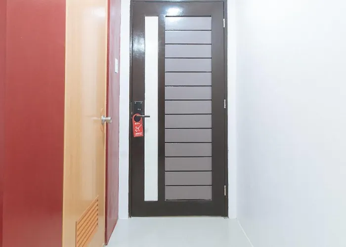 Reddoorz @ El Grande Santa Cruz Отель Манила